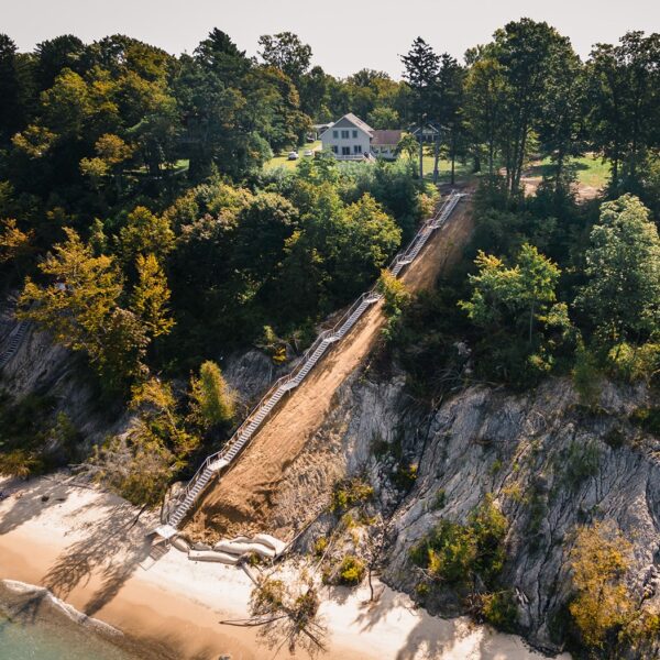 cropped 150-step-aluminum-staircase-going-down-dune (2)