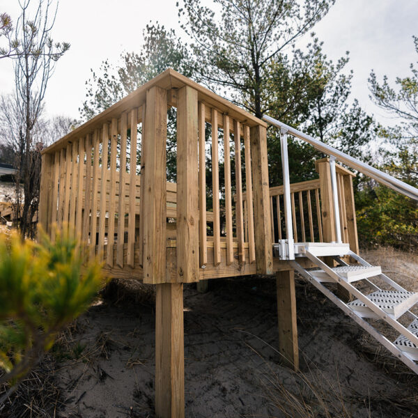 customized-wooden-deck-with-aluminum-staircase